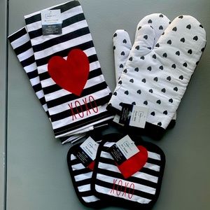 Pot holder and kitchen towel set